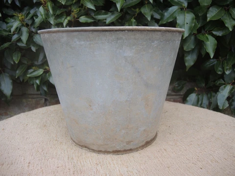Genuine Vintage Galvanised Flower Bucket  Garden Planters  22 cm high  (731) Cover