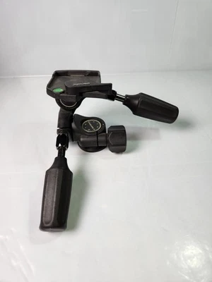 Induro PHT1 3-Way Panhead - Max Load 17.6 lb (8 kg) - Image 1 of 4