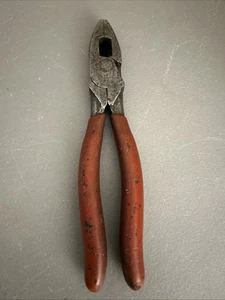 Klein Tools J2000-9NE Lineman's Side Cutting Pliers 9" Journeyman Handle - Picture 1 of 7