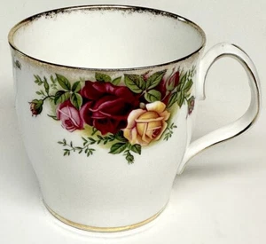 Taza Old Country Roses de Royal Albert de 3,25" de ancho - Imagen 1 de 4