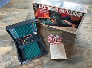VINTAGE 1978 ELECTRONIC BATTLESHIP MILTON BRADLEY - Picture 1 of 12