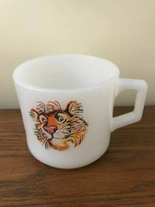 Anchor Hocking Vintage Fire King Esso Tiger Milk Glass 10 oz Mug - Picture 1 of 5