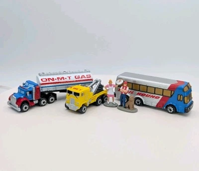 1999 Micro Machines #30 Truck Stop ON-MT GAS Semi Truck Galoob Complete Set - Image 1 of 4