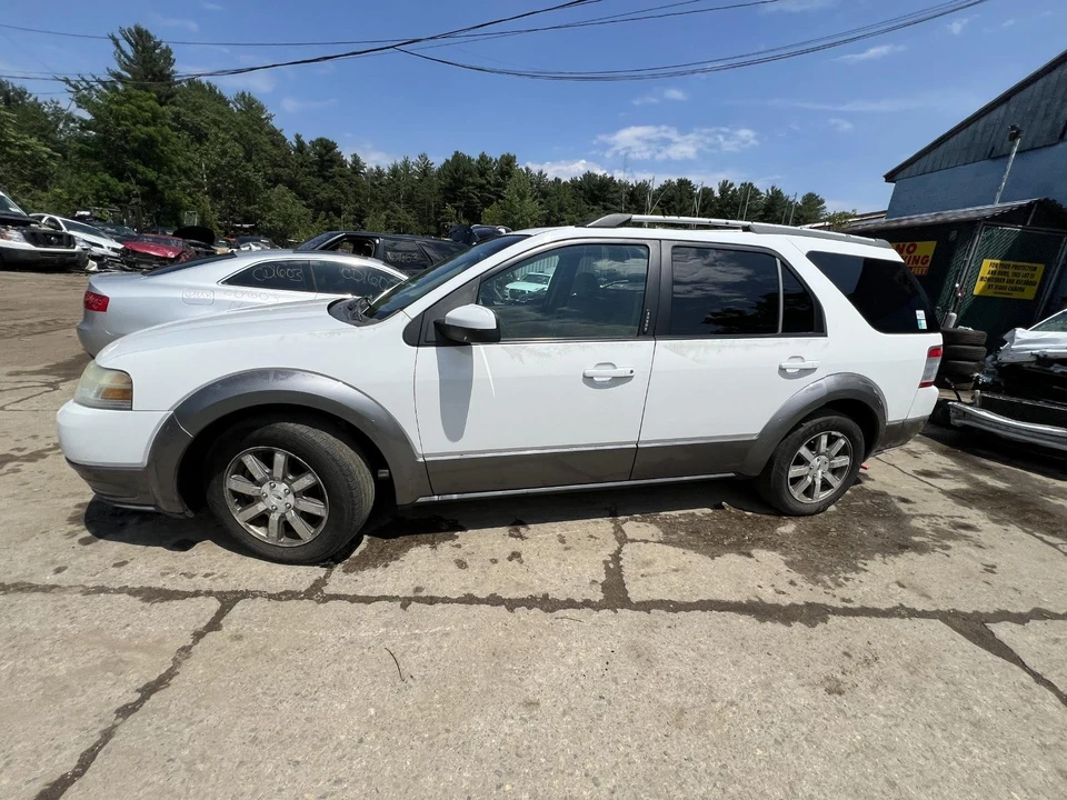 Quarter Panel Moulding FORD TAURUS X Left 08 - Image 1 of 1