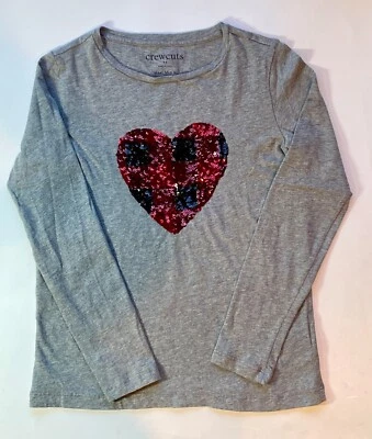 Camiseta gris manga larga Crewcuts niños con lentejuelas negras/rojas corazón talla mediana (8-9) Foto 1 de 3