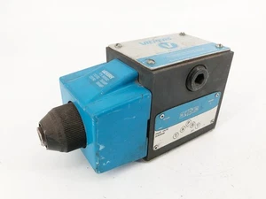 New Vickers DG4S4-016B-B-60 Directional Control Valve 110/120VAC 879158 - No Box - Picture 1 of 9