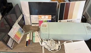 Lot Cricut Explore Air 2- With Supplies, Tools, Markers And Lots Of Card Stock - Picture 1 of 1