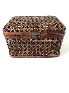 Wicker Basket with Lid and Clasp | Storage Bathroom Cosmetics Jewelry 5" x 7" - Picture 1 of 8