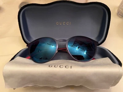 Unisex GUCCI Lentes Azules Gafas de sol Marco Rojo/Terciopelo Negro Estuche con cubierta Foto 1 de 4