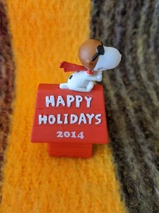 2014 Snoopy Red Barron Christmas Ornament Happy Holidays Peanuts - Picture 1 of 3