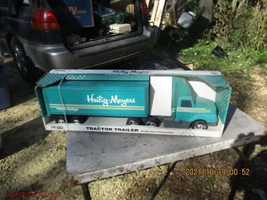 Ertl Heilig Meyers Home Furnishings LG Pressed Steel Semi Truck & Trailer NIB - Picture 1 of 10