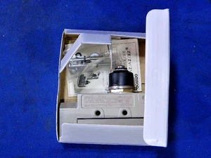 OMRON ZE-N-2 LIMIT SWITCH *NEW* IN BOX - Picture 1 of 12