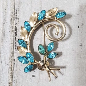 Vintage Gold Tone Aqua Givre rhinestone leaf pin brooch 2" - Picture 1 of 4
