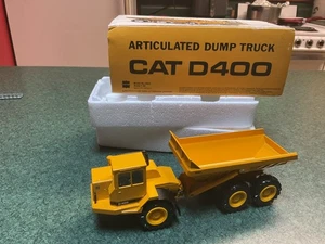 1/50 Conrad Caterpillar Cat D400 Articulated Dump Truck With Box - Picture 1 of 8