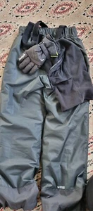 Skihose Jungen in 140, Handschuhe Und Helmunterzieher - Bild 1 von 1