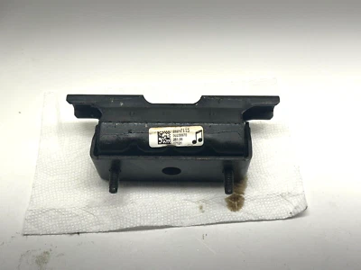 2015 - 2020 CHEVROLET SUBURBAN 5.3L REAR TRANSMISSION MOUNT BRACKET OEM 23277115 - Image 1 of 4