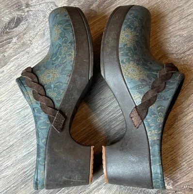 Crocs Sarah Platform Clogs Mules Wedge Dual Comfort Green Brown Floral Womens 8 - Image 1 of 4