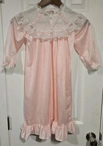 Rose Cottage Girls 4 Vintage Robe Gown Roses Feminine Lace Cottagecore - Picture 1 of 7