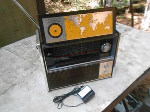 Vintage Short Wave 8 Band DC Portable Radio Pathfinder 8000 Model 8713 Working - Picture 1 of 22