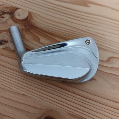 Epon Personal Iron #4 Head 22° Loft 61.5° Lie Right-Handed Used - Image 1 of 4