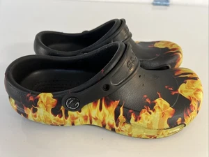 Crocs Graphic Flame/Feuer rutschfeste Bistro schwarze Clogs Herrengröße 7/Damen 9 - Bild 1 von 5