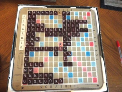 Vintage 1977 Scrabble Deluxe Edition Turntable Complete Selchow & Righter USA - Image 1 of 4