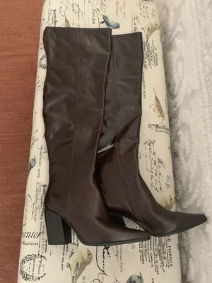 NUEVAS Botas Steve Madden Sobre la Rodilla Cuero Marrón: Tacón de 4 Pulgadas, Cremallera al Tobillo 10 Foto 1 de 4