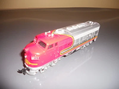 HO Vintage Refurbished #307 Bachmann Santa Fe Diesel Locomotive-Lighted-A38 - Image 1 of 4