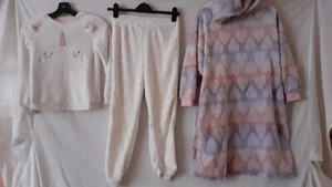 Girls Fleecy Pyjamas & Fleecy Hooded Blanket. Age 9-10. - Picture 1 of 10