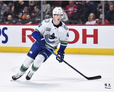 Elias Pettersson Vancouver Canucks UnsignedJersey Skating Photo Cover