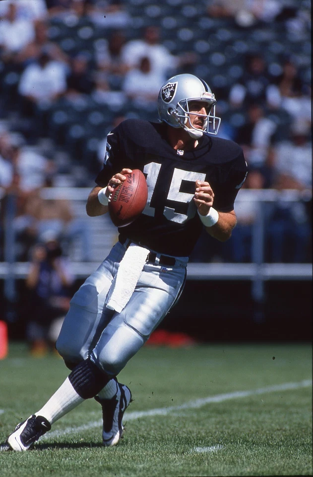 35 mm Color slide of LA Raiders star QB Jeff Hostetler.  #13 - Image 1 of 1
