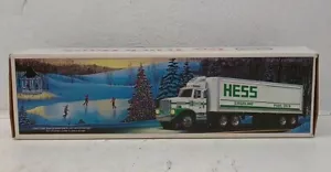 New In Box Hess Gasoline Vintage Truck 18 Wheeler Toy Bank Collectible - Picture 1 of 3