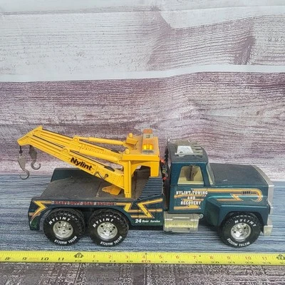 Vintage Nylint pressed steel/plastic  Ford heavy haul wrecker/tow truck green  - Image 1 of 4