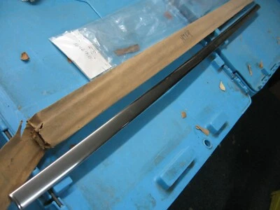 Nuevo de Lote Antiguo Mopar 1955 Dodge Custom Royal 4 puertas puerta delantera derecha moldura 1646910 Foto 1 de 3