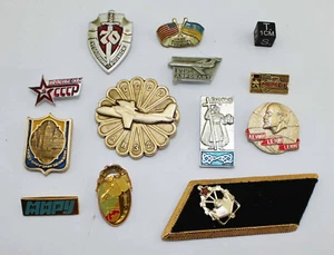 lot de 13 insignes vintages et autres armée Russe / CCCP ( 005 ) - Picture 1 of 2