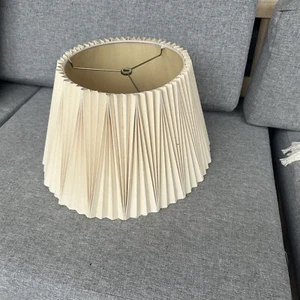 Lámpara de pantalla vintage plisada beige lino rígido 9" de alto - Imagen 1 de 7