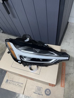 2018-2025 VOLVO XC60 HEADLIGHT OEM RH RIGHT PASSENGER SIDE LED ADAPTIVE 32342503 - Image 1 of 4