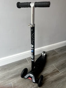 Maxi Micro Deluxe Scooter - Black - Picture 1 of 22