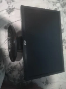 Works Only Has Vga No Hdmi And Has A Black Line Across It But Easy Fix - Afbeelding 1 van 7