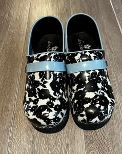 Koi Sanita Nursing Professional Clogs Size 42  Floral black White Blue 10.5 11 - Picture 1 of 7