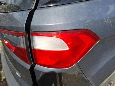 Conjunto de luz trasera exterior derecha usado se adapta a: Ford Ecosport SE 2018 lente roja brillante Foto 1 de 4