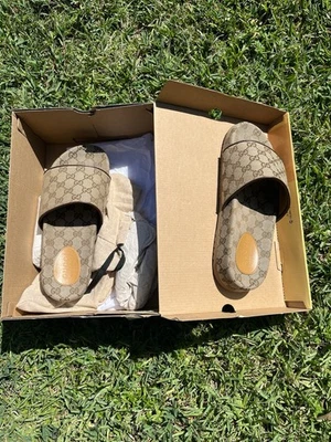 Diapositivas monograma Gucci. Talla 9/9,5. Sin caja viene con bolsas para toboganes. Auténtico Foto 1 de 4