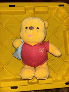 Fisher Price Disney Winnie Pooh Love To Walk sprechendes interaktives Plüschbaby - Bild 1 von 7