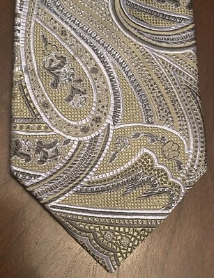 Corbata para el cuello Tasso Ella verde hecha a mano 100 % seda para hombre hecha en China Foto 1 de 4