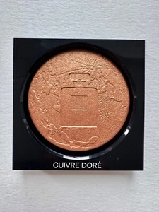 CHANEL - N°5 Éclat Lunaire - Illuminating Highlighter - Cuivre Doré - 5g - Bild 1 von 4