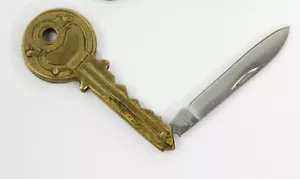 "CUCHILLO DE HOJA PLEGABLE DE ACERO INOXIDABLE EN FORMA DE LLAVE 4,5" - Imagen 1 de 6