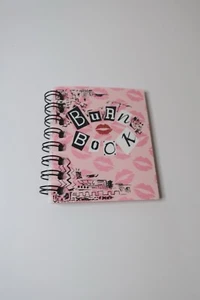 Mini Burn Book - Inspired by Mean Girls 2024 (Forever 21 Exclusive) 7 x 6 cm - Bild 1 von 6