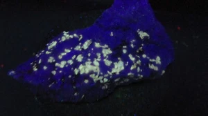 Fluoreszierendes Mineralgestein günstig Norbergit Franklin P98 - Bild 1 von 4