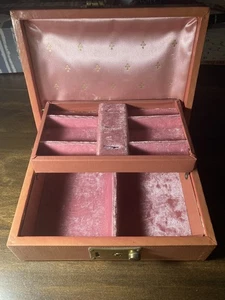 Vintage Schmuckkästchen 2 Etagen Kunstleder ROSA Samt Satin gefüttert - Bild 1 von 6