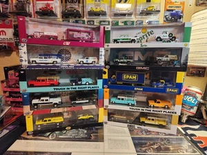 2025 M2 Machines Auto Haulers SQUAREBODY DUALLY Collection - Picture 1 of 11